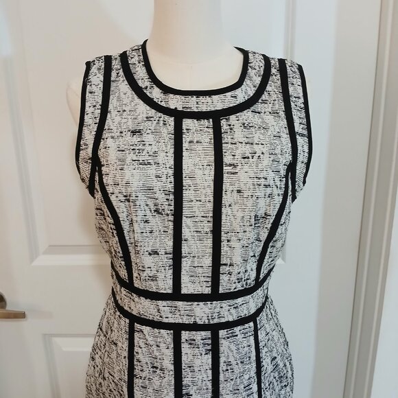 NWOT Calvin Klein Sheath Dress Women’s Size 8 Black White Lined Sleeveless - Picture 2 of 7